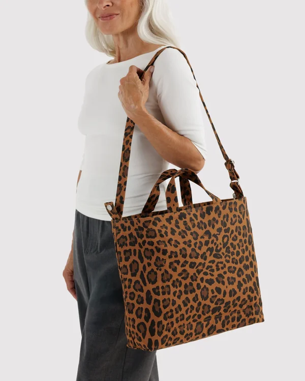 Horizontal Zip Duck Bag - Leopard - Size: OS