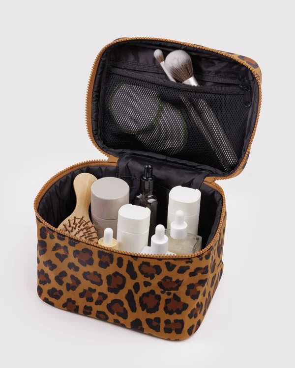 Large Cosmetic Case - Leopard - Material: heavyweight-nylon